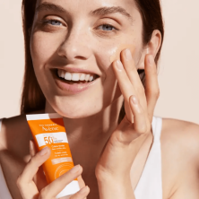 Avène Fluido con Color SPF50 50 ml