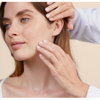 Avène Ultra Fluido Mat Perfect Color SPF50 50 ml textura