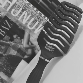 Moncho Moreno Cepillo Super Magic Brush Negro - Mascarillas y acondicionadores | STG Farma