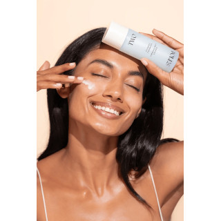 Two Poles Pack Glow Favorites - Luminous Milk Essence 80 ml + Honest Balm 15 ml - Regalos | STG Farma