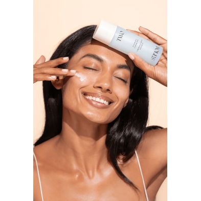 Two Poles Pack Glow Favorites - Luminous Milk Essence 80 ml + Honest Balm 15 ml