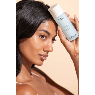 Two Poles Pack Glow Favorites - Luminous Milk Essence 80 ml + Honest Balm 15 ml - Regalos | STG Farma